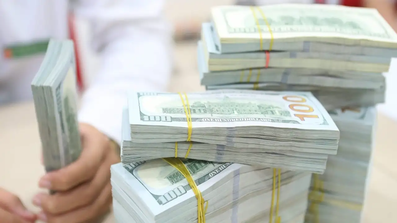 ارتفاع الدولار الأمريكي يقود لانخفاض قيمة اليورو اليوم